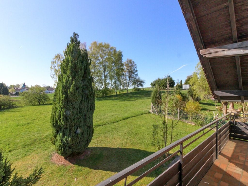 VR Immobilien GmbH - Immobilienangebot - Fulda - Alle - RESERVIERT: Großzügiges Zweifamilienhaus mit traumhafter Aussicht und Garten in Fulda