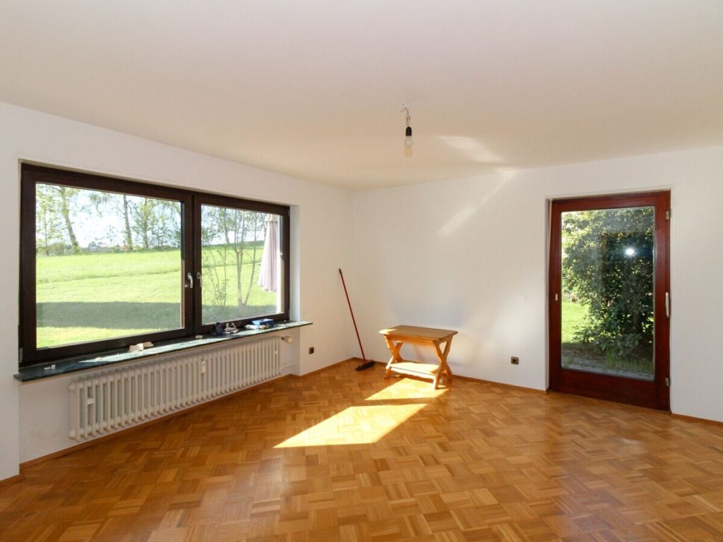 VR Immobilien GmbH - Immobilienangebot - Fulda - Alle - RESERVIERT: Großzügiges Zweifamilienhaus mit traumhafter Aussicht und Garten in Fulda