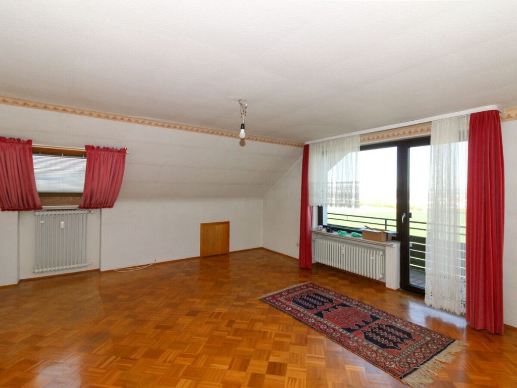 VR Immobilien GmbH - Immobilienangebot - Fulda - Alle - RESERVIERT: Großzügiges Zweifamilienhaus mit traumhafter Aussicht und Garten in Fulda