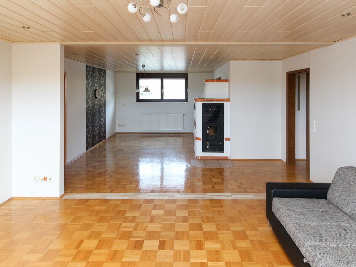 VR Immobilien GmbH - Immobilienangebot - Schlüchtern - Alle - RESERVIERT: Attraktive 4-Zimmer-Wohnung mit Loggia in ruhiger Lage