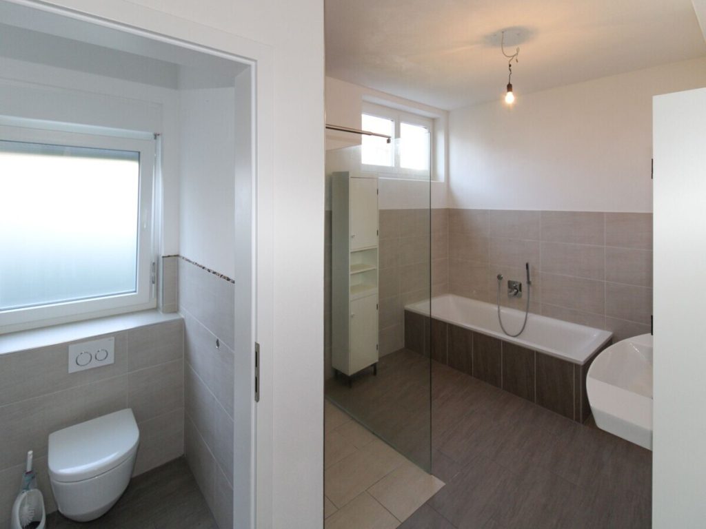 VR Immobilien GmbH - Immobilienangebot - Steinau an der Straße - Alle - Großzügiges und vielseitiges Anwesen mit mehreren Wohneinheiten in Steinau a.d.Str. - Ulmbach