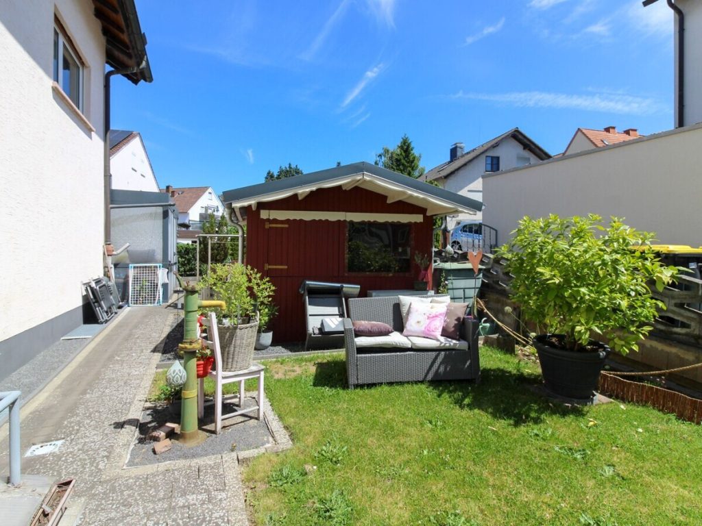 VR Immobilien GmbH - Immobilienangebot - Neuhof - Alle - RESERVIERT: Großzügiges und gepflegtes 3-Familienhaus in Hattenhof
