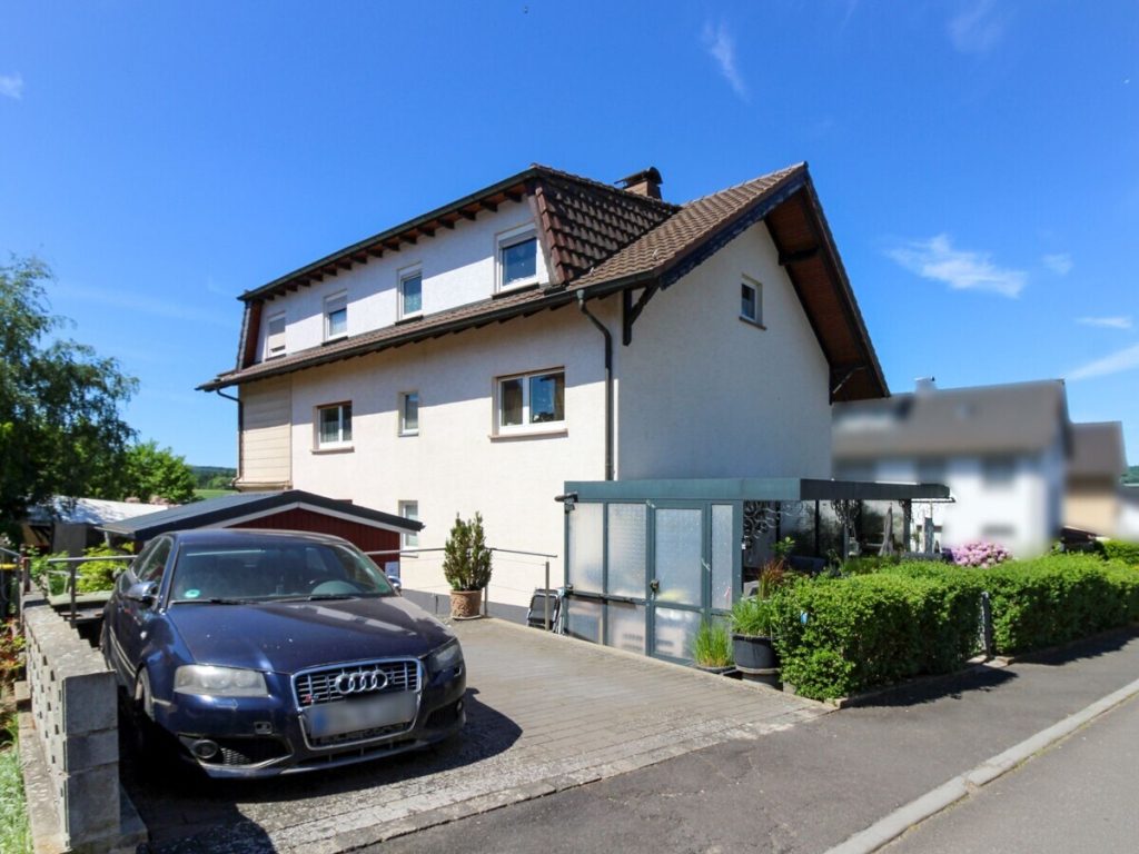 VR Immobilien GmbH - Immobilienangebot - Neuhof - Alle - RESERVIERT: Großzügiges und gepflegtes 3-Familienhaus in Hattenhof