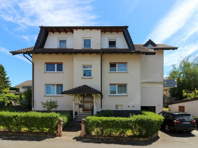  VR Immobilien GmbH - Immobilienangebot - Neuhof - Alle - RESERVIERT: Großzügiges und gepflegtes 3-Familienhaus in Hattenhof