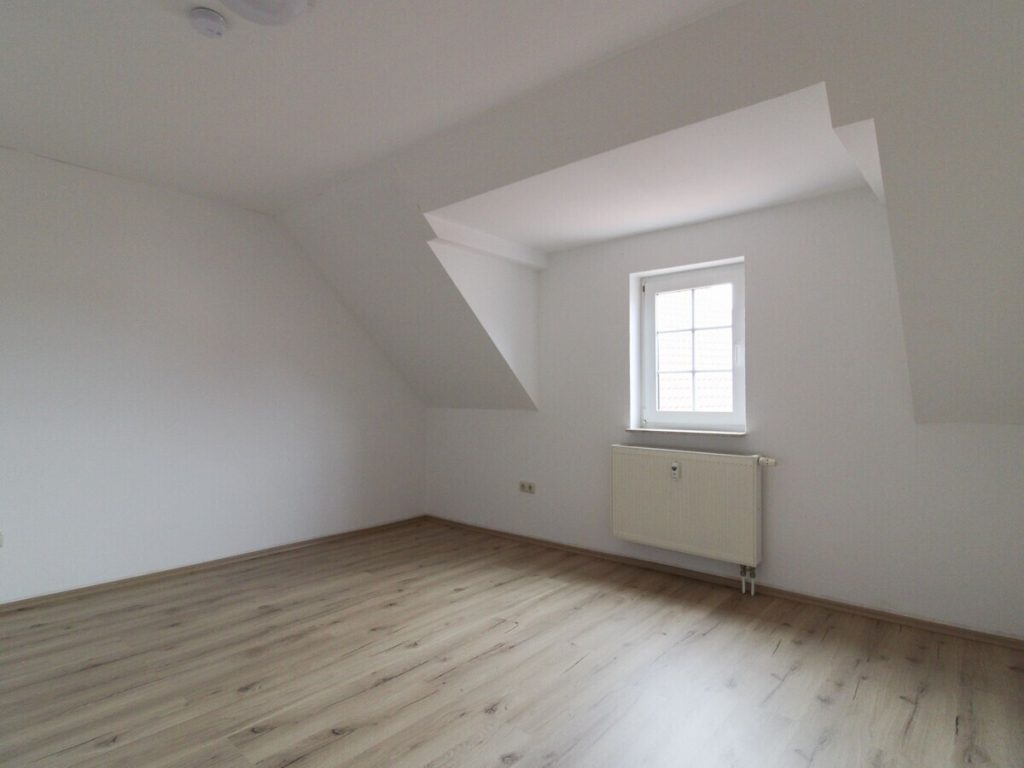VR Immobilien GmbH - Immobilienangebot - Dermbach - Alle - Kapitalanlage mit Charakter: Kernsaniertes Fachwerkanwesen mit drei Wohneinheiten