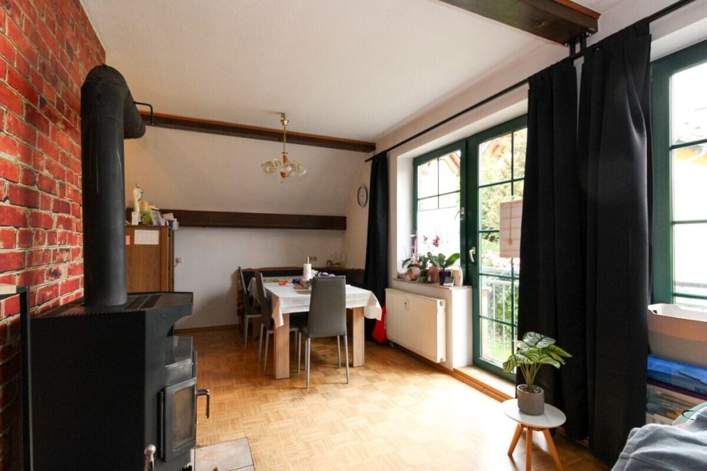 VR Immobilien GmbH - Immobilienangebot - Dermbach - Alle - Kapitalanlage mit Charakter: Kernsaniertes Fachwerkanwesen mit drei Wohneinheiten