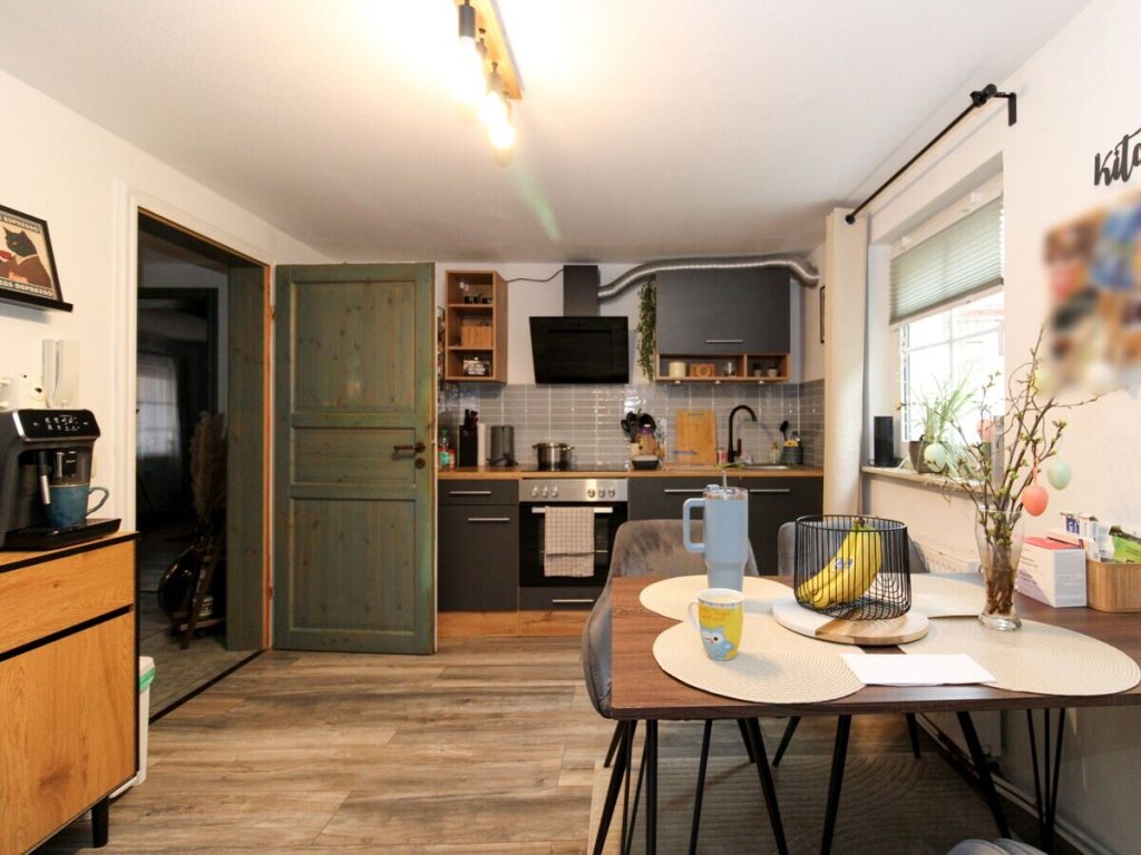 VR Immobilien GmbH - Immobilienangebot - Dermbach - Alle - Kapitalanlage mit Charakter: Kernsaniertes Fachwerkanwesen mit drei Wohneinheiten