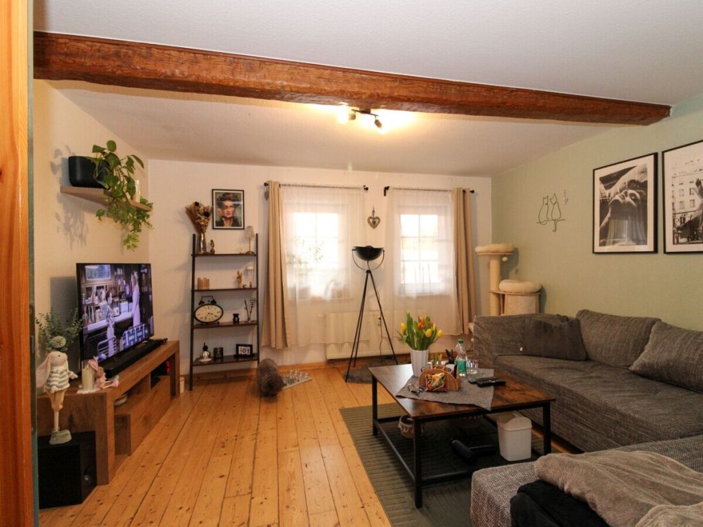 VR Immobilien GmbH - Immobilienangebot - Dermbach - Alle - Kapitalanlage mit Charakter: Kernsaniertes Fachwerkanwesen mit drei Wohneinheiten