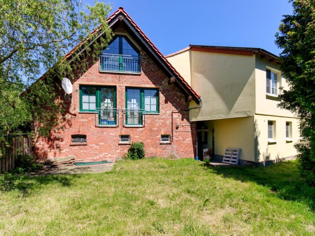 VR Immobilien GmbH - Immobilienangebot - Dermbach - Alle - Kapitalanlage mit Charakter: Kernsaniertes Fachwerkanwesen mit drei Wohneinheiten