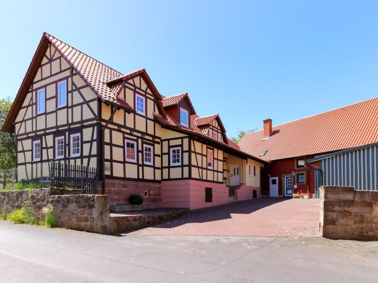  VR Immobilien GmbH - Immobilienangebot - Dermbach - Alle - Kapitalanlage mit Charakter: Kernsaniertes Fachwerkanwesen mit drei Wohneinheiten