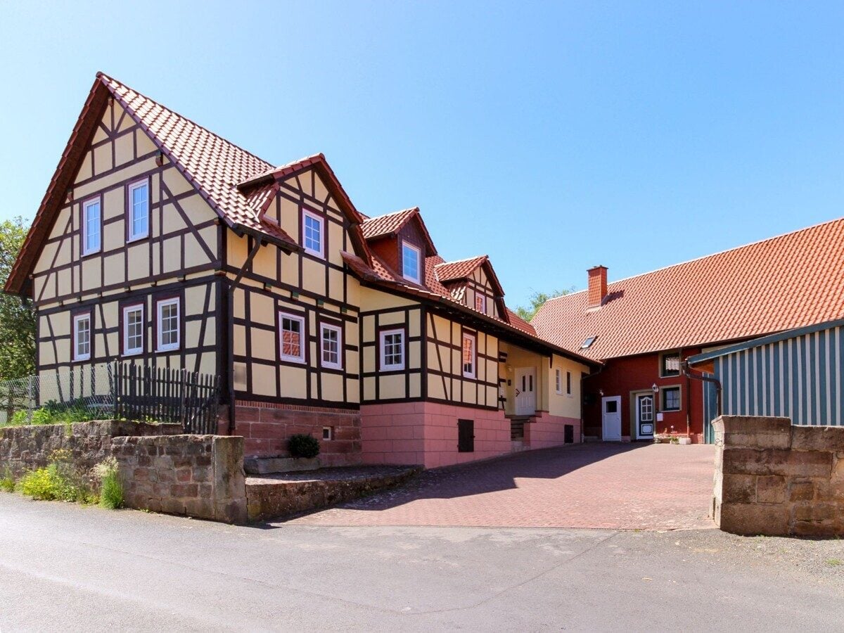  VR Immobilien GmbH - Immobilienangebot - Dermbach - Alle - Kapitalanlage mit Charakter: Kernsaniertes Fachwerkanwesen mit drei Wohneinheiten