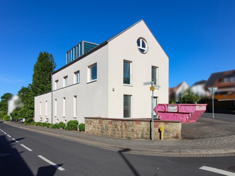  VR Immobilien GmbH - Immobilienangebot - Petersberg - Alle - Kernsanierte 4-Zimmer-Eigentumswohnung mit Terrasse in Petersberg
