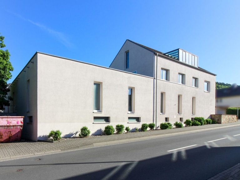  VR Immobilien GmbH - Immobilienangebot - Petersberg - Alle - Kernsanierte 3-Zimmer-Eigentumswohnung mit Terrasse in Petersberg