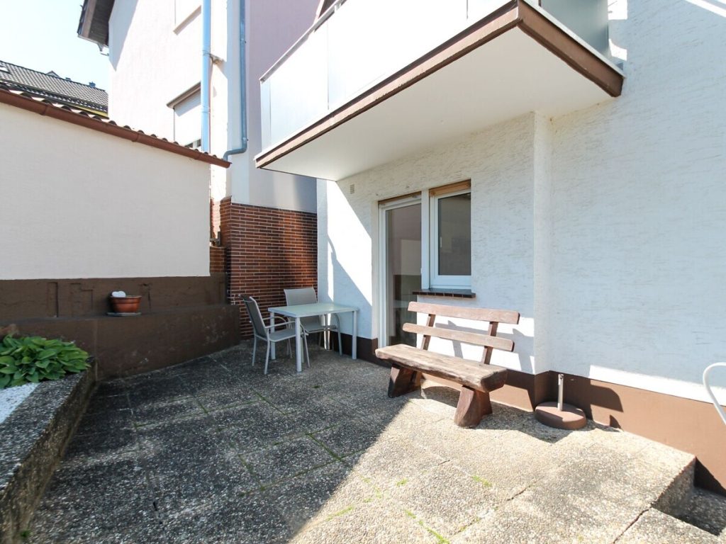 VR Immobilien GmbH - Immobilienangebot - Sinntal - Alle - Zweifamilienhaus mit solider Mieterstruktur und Entwicklungspotenzial in Sinntal-Mottgers