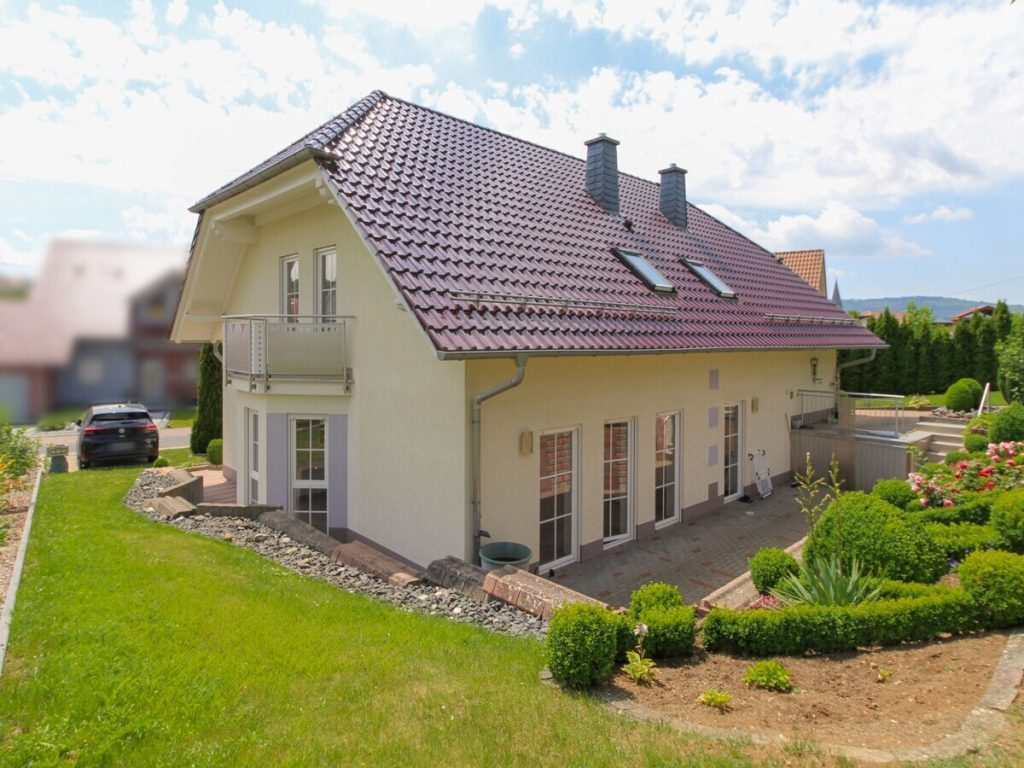 VR Immobilien GmbH - Immobilienangebot - Rasdorf - Alle - Einziehen & wohlfühlen - modernes Einfamilienhaus mit Einliegerwohnung in Rasdorf