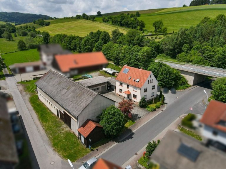  VR Immobilien GmbH - Immobilienangebot - Hilders - Alle - RESERVIERT: Vielseitige Dreiseitenhofanlage mit Zweifamilienhaus und Entwicklungspotenzial