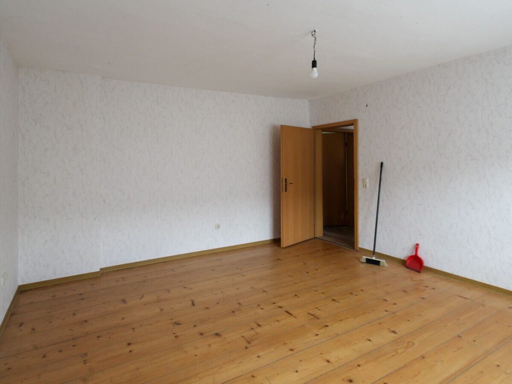 VR Immobilien GmbH - Immobilienangebot - Hilders - Alle - Vielseitige Dreiseitenhofanlage mit Zweifamilienhaus und Entwicklungspotenzial in der Rhön