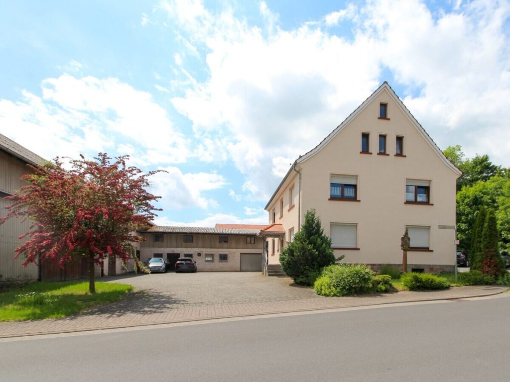 VR Immobilien GmbH - Immobilienangebot - Hilders - Alle - Vielseitige Dreiseitenhofanlage mit Zweifamilienhaus und Entwicklungspotenzial in der Rhön