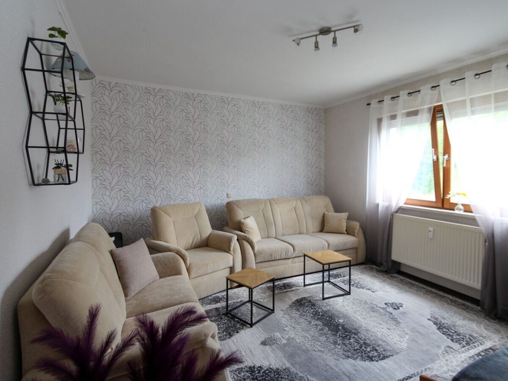 VR Immobilien GmbH - Immobilienangebot - Hilders - Alle - Vielseitige Dreiseitenhofanlage mit Zweifamilienhaus und Entwicklungspotenzial in der Rhön