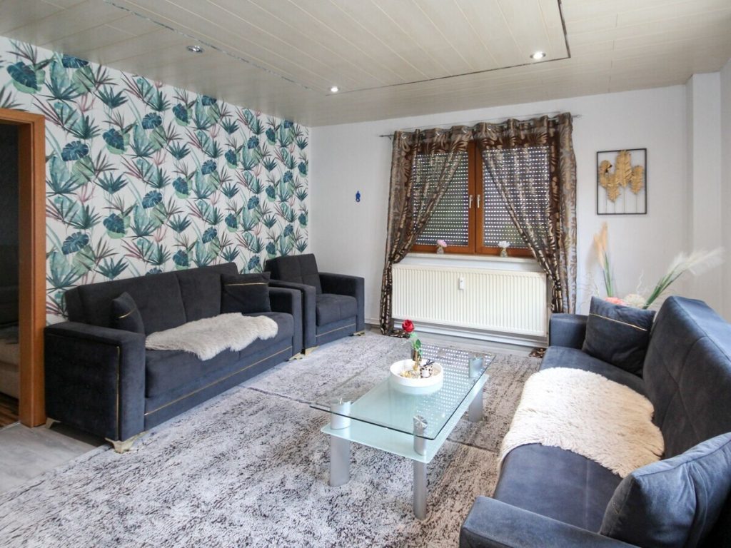 VR Immobilien GmbH - Immobilienangebot - Hilders - Alle - Vielseitige Dreiseitenhofanlage mit Zweifamilienhaus und Entwicklungspotenzial in der Rhön