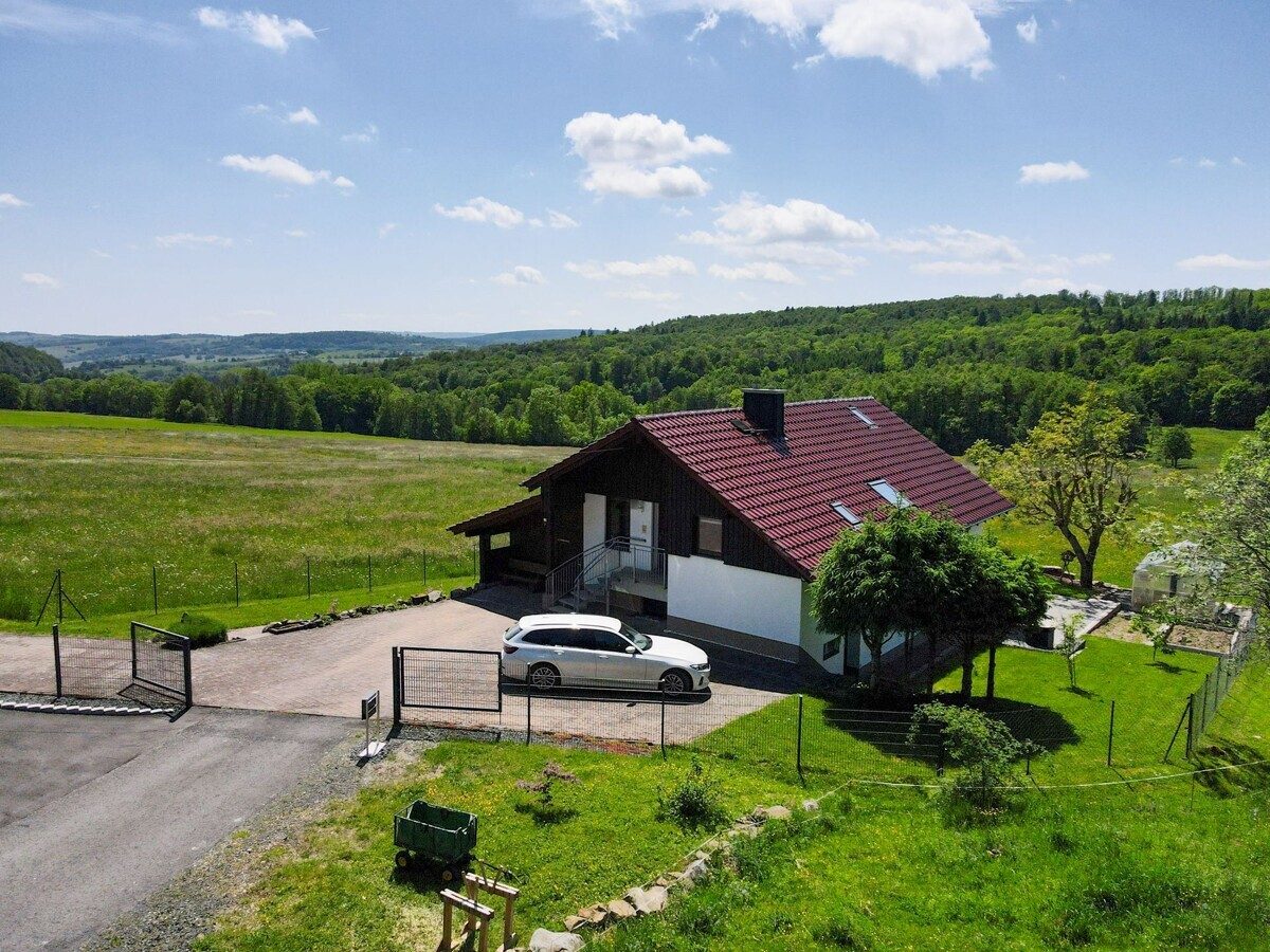 VR Immobilien GmbH - Immobilienangebot - Dermbach - Alle - Einfamilienhaus in Alleinlage mit unverbaubarem Blick in die Rhön