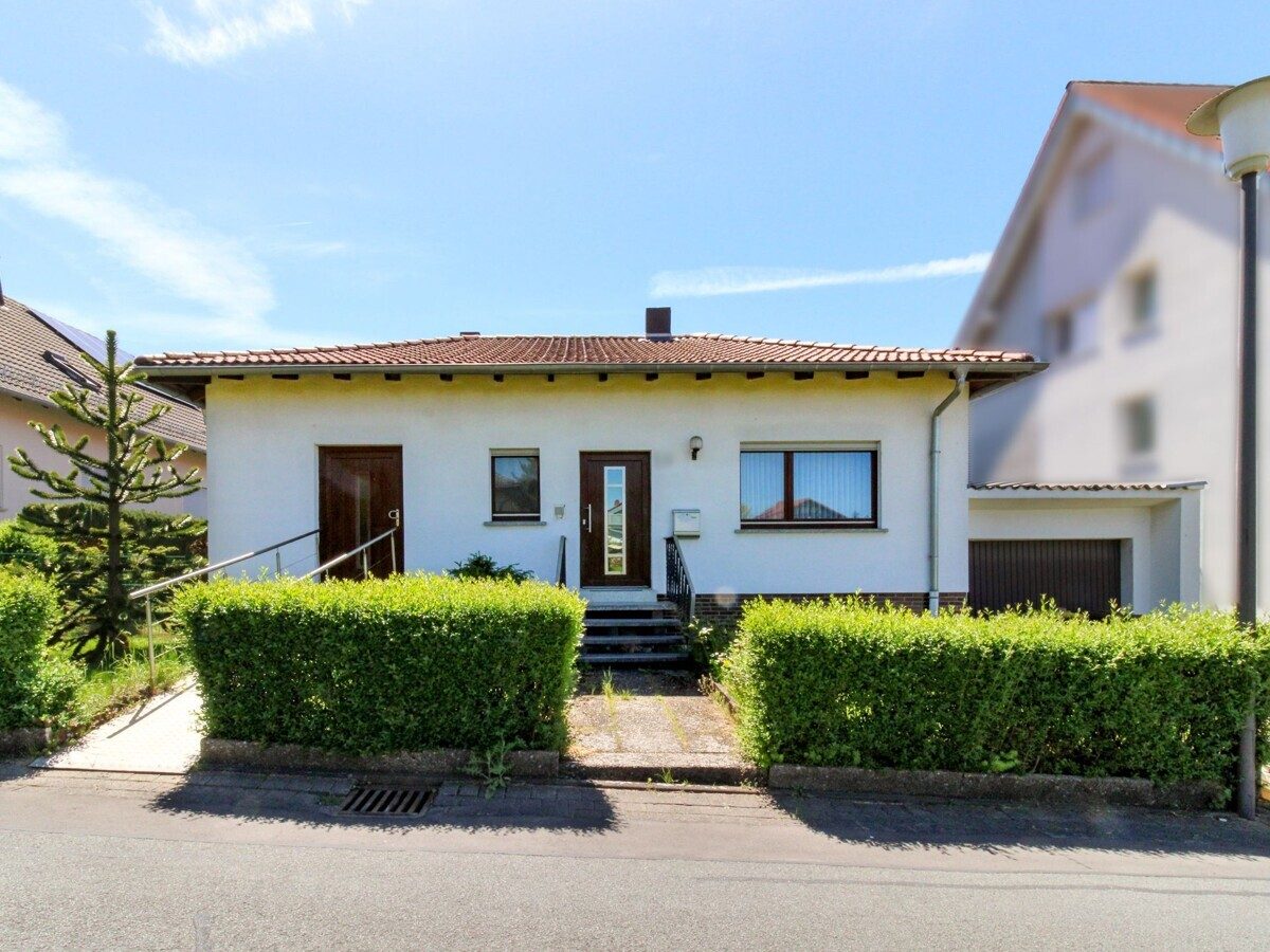 VR Immobilien GmbH - Immobilienangebot - Hünfeld - Alle - Charmanter Bungalow mit viel Potenzial in Hünfeld