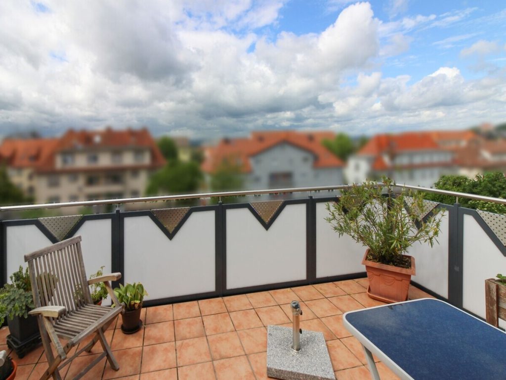 VR Immobilien GmbH - Immobilienangebot - Fulda - Alle - Dachgeschosswohnung mit Balkon in gepflegtem 3-Familienhaus in Fulda