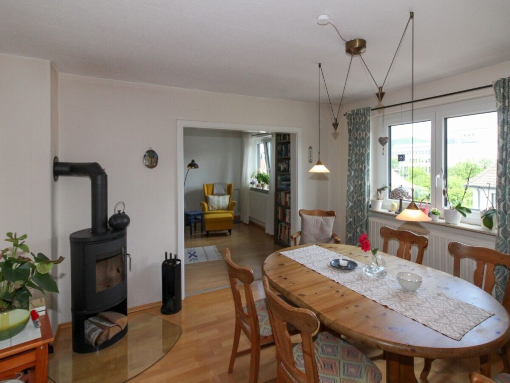 VR Immobilien GmbH - Immobilienangebot - Fulda - Alle - Dachgeschosswohnung mit Balkon in gepflegtem 3-Familienhaus in Fulda