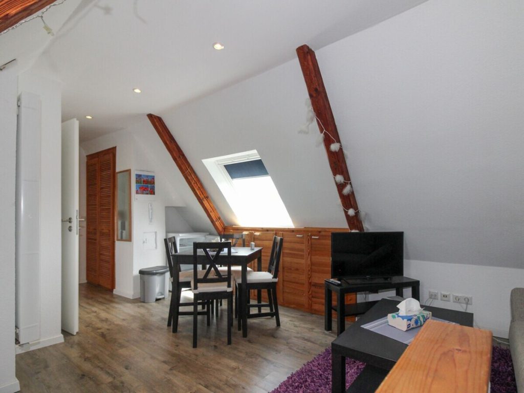 VR Immobilien GmbH - Immobilienangebot - Fulda - Alle - Dachgeschosswohnung mit Balkon in gepflegtem 3-Familienhaus in Fulda