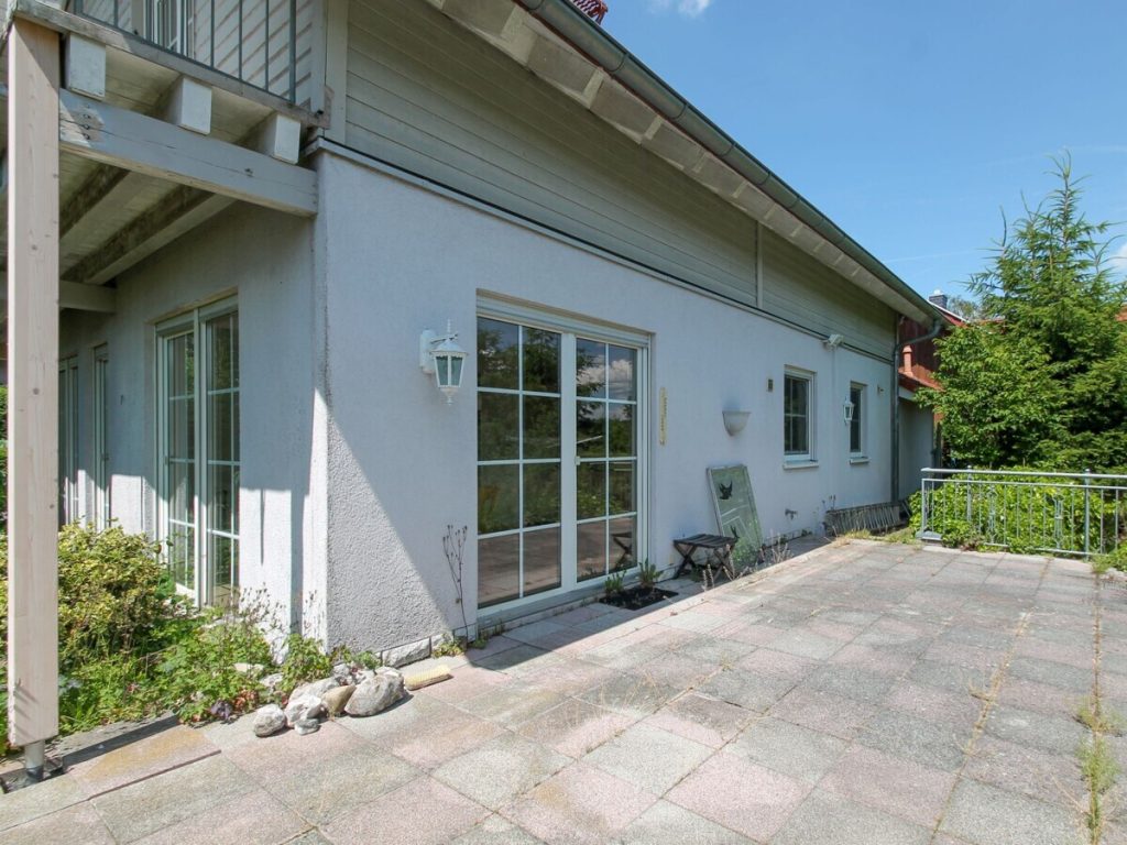 VR Immobilien GmbH - Immobilienangebot - Grebenhain - Alle - RESERVIERT: Einfamilienhaus mit schöner Ortsrandlage in Crainfeld