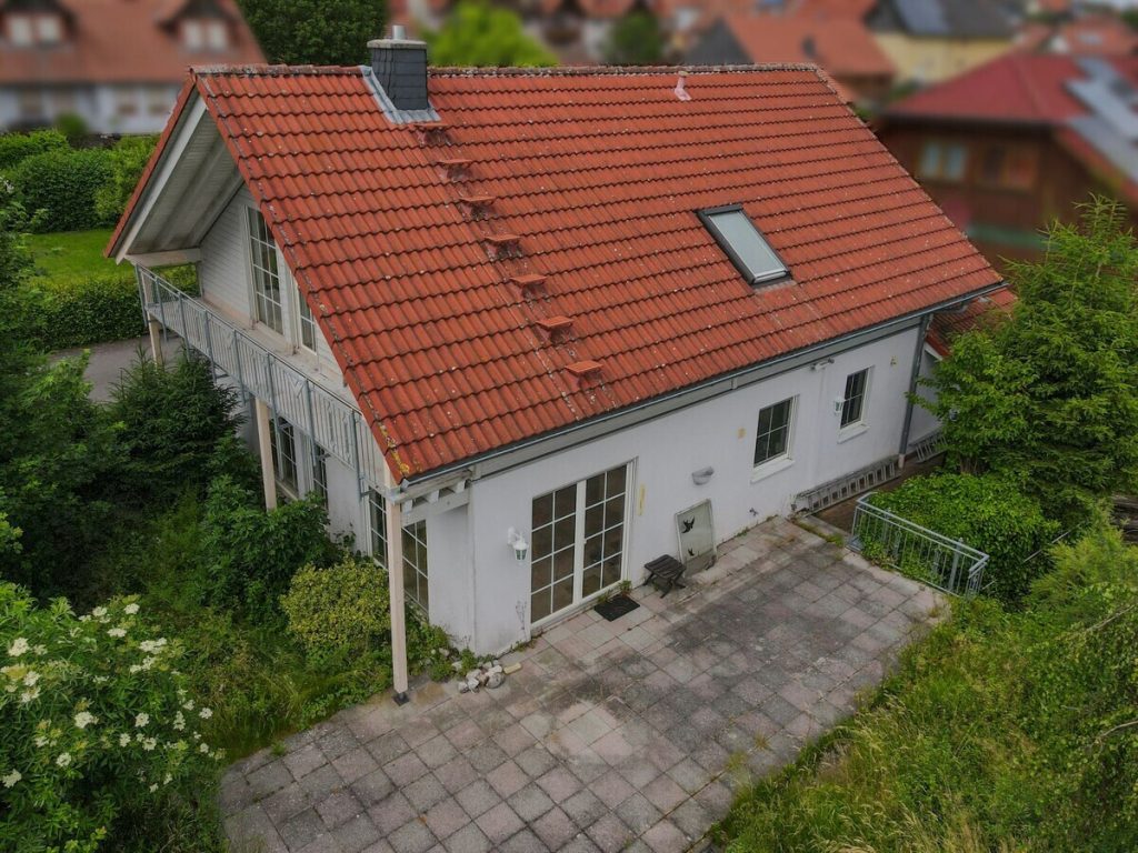 VR Immobilien GmbH - Immobilienangebot - Grebenhain - Alle - RESERVIERT: Einfamilienhaus mit schöner Ortsrandlage in Crainfeld