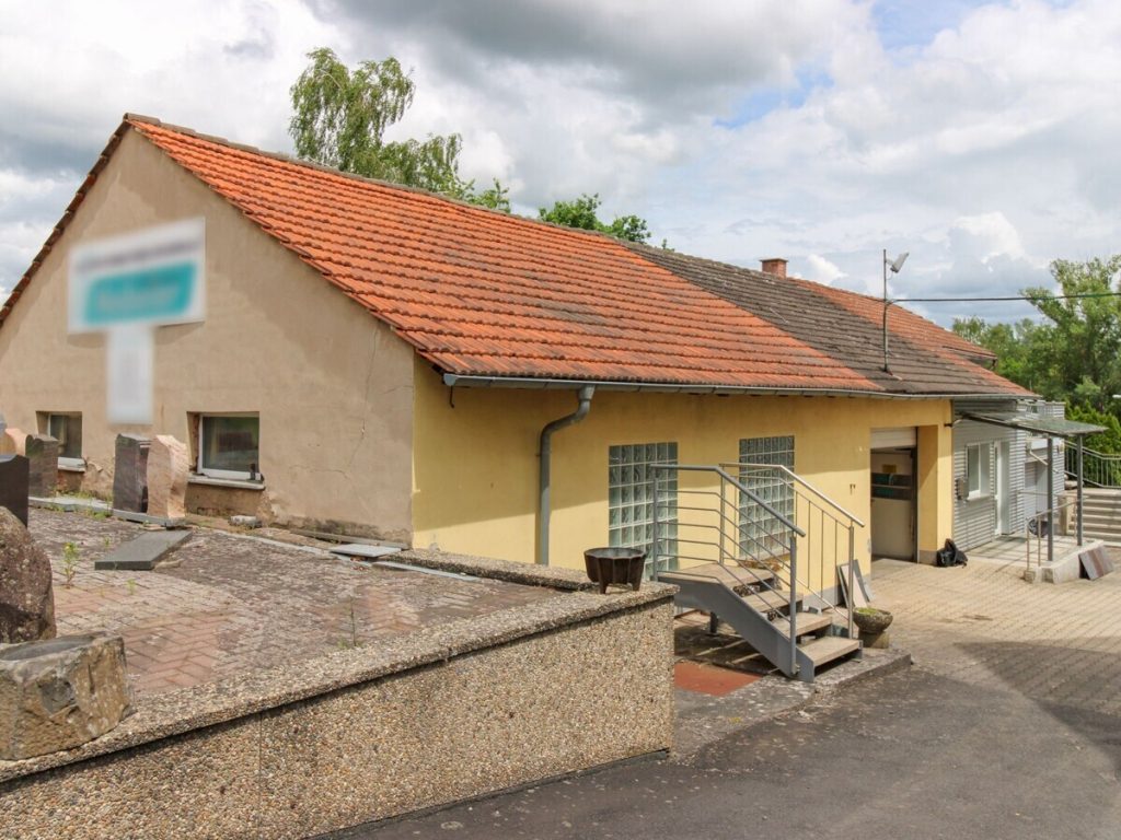 VR Immobilien GmbH - Immobilienangebot - Heringen - Alle - Vielseitiges Wohn- und Gewerbeanwesen mit Dreifamilienhaus und Entwicklungspotenzial
