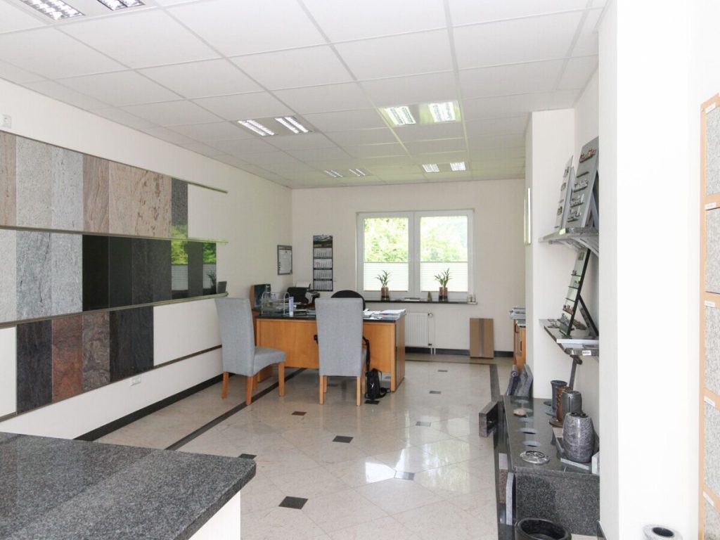 VR Immobilien GmbH - Immobilienangebot - Heringen - Alle - Vielseitiges Wohn- und Gewerbeanwesen mit Dreifamilienhaus und Entwicklungspotenzial