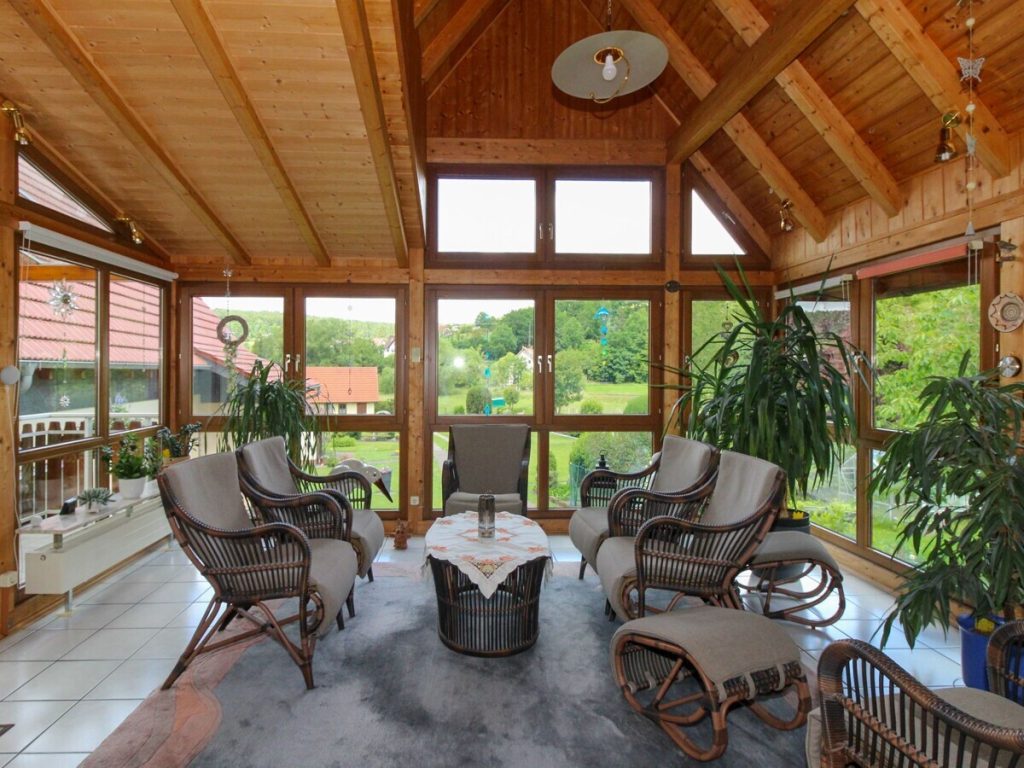 VR Immobilien GmbH - Immobilienangebot - Ebersburg - Alle - RESERVIERT: Großzügiges, gepflegtes Zweifamilienhaus mit traumhaftem Grundstück in Schmalnau