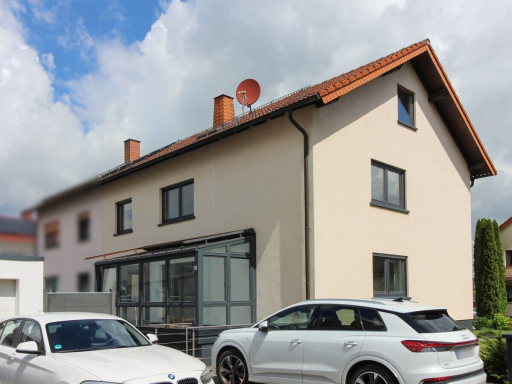 VR Immobilien GmbH - Immobilienangebot - Kalbach - Alle - Viel Platz für die Familie: schicke und bezugsfertige Doppelhaushälfte in Mittelkalbach