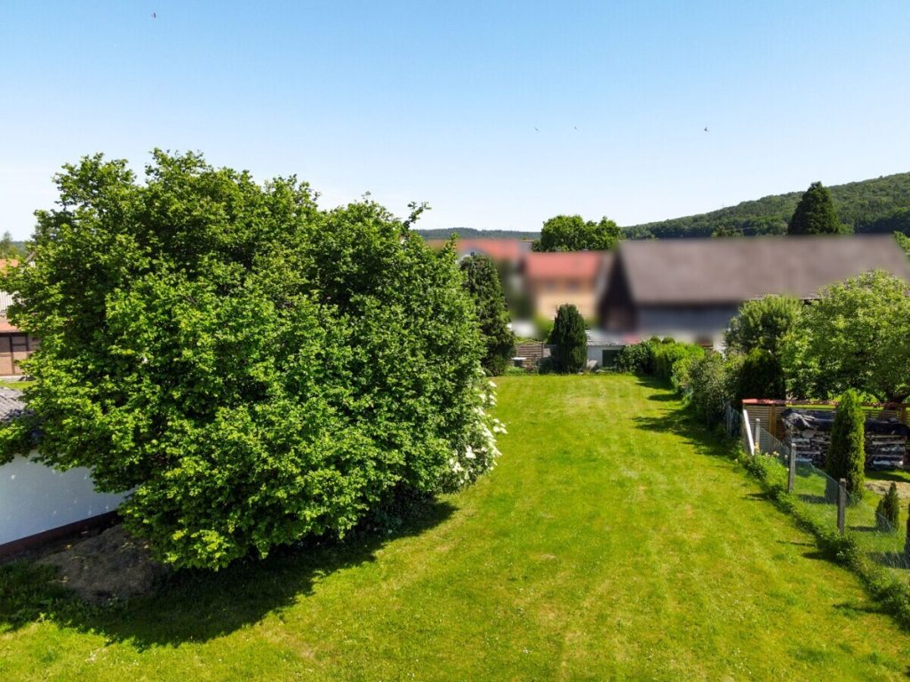 Luftaufnahme Grundstück hinterer Teil VR Immobilien GmbH - Immobilienangebot - Kalbach - Grundstücke - RESERVIERT: Verwirklichen Sie Ihren Wohntraum: Großzügiges Baugrundstück in Mittelkalbach