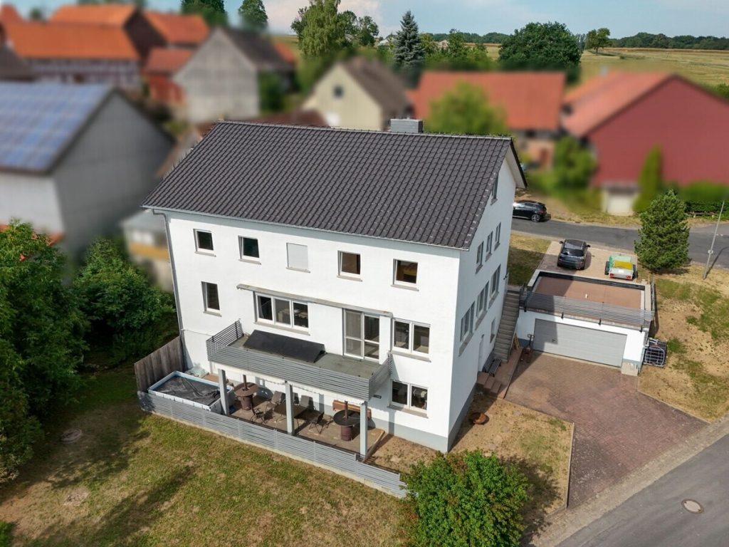 VR Immobilien GmbH - Immobilienangebot - Haunetal - Alle - Modernisiertes Familienhaus mit Doppelgarage in ländlicher Idylle