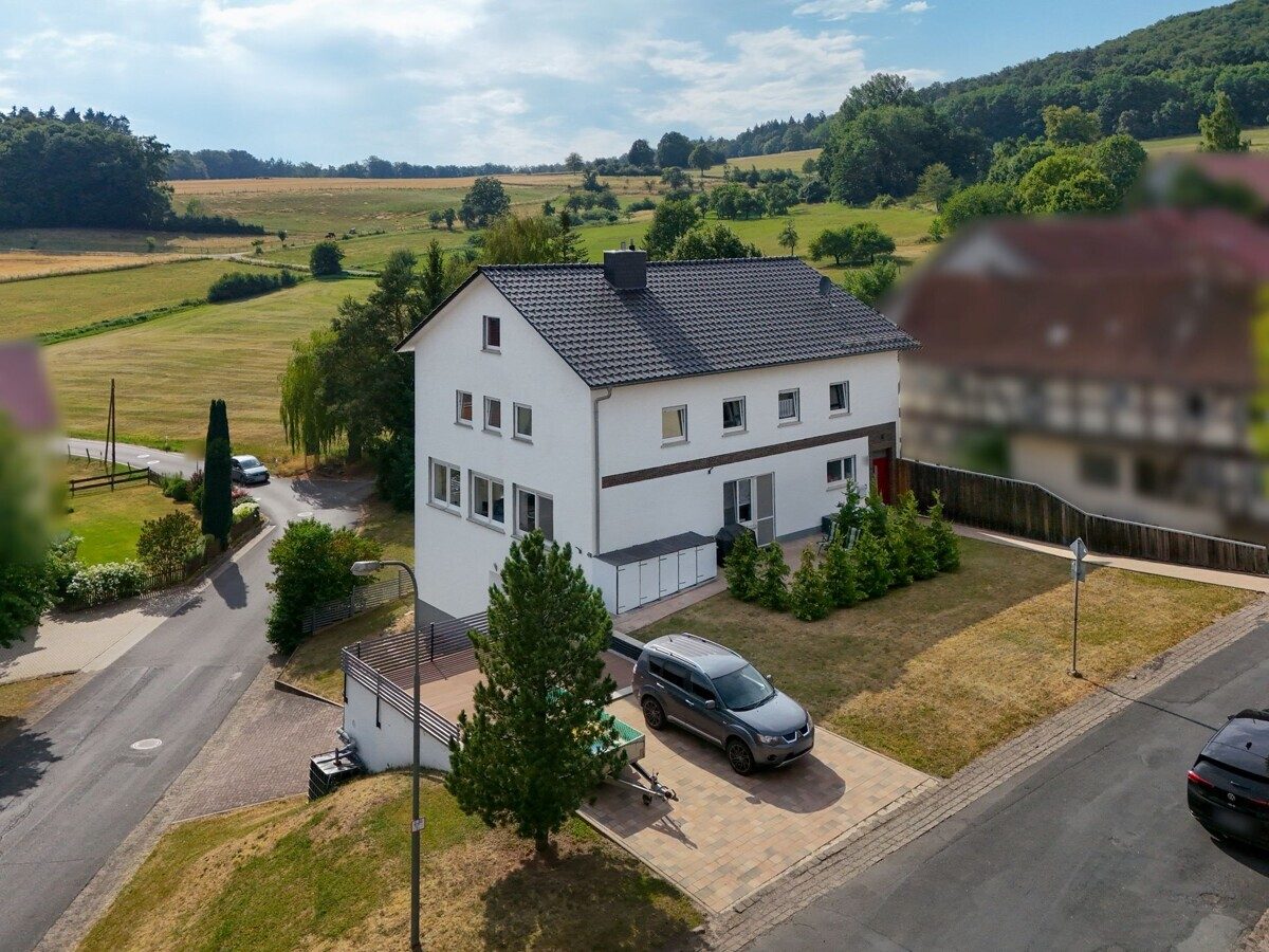 VR Immobilien GmbH - Immobilienangebot - Haunetal - Alle - Modernisiertes Familienhaus mit Doppelgarage in ländlicher Idylle
