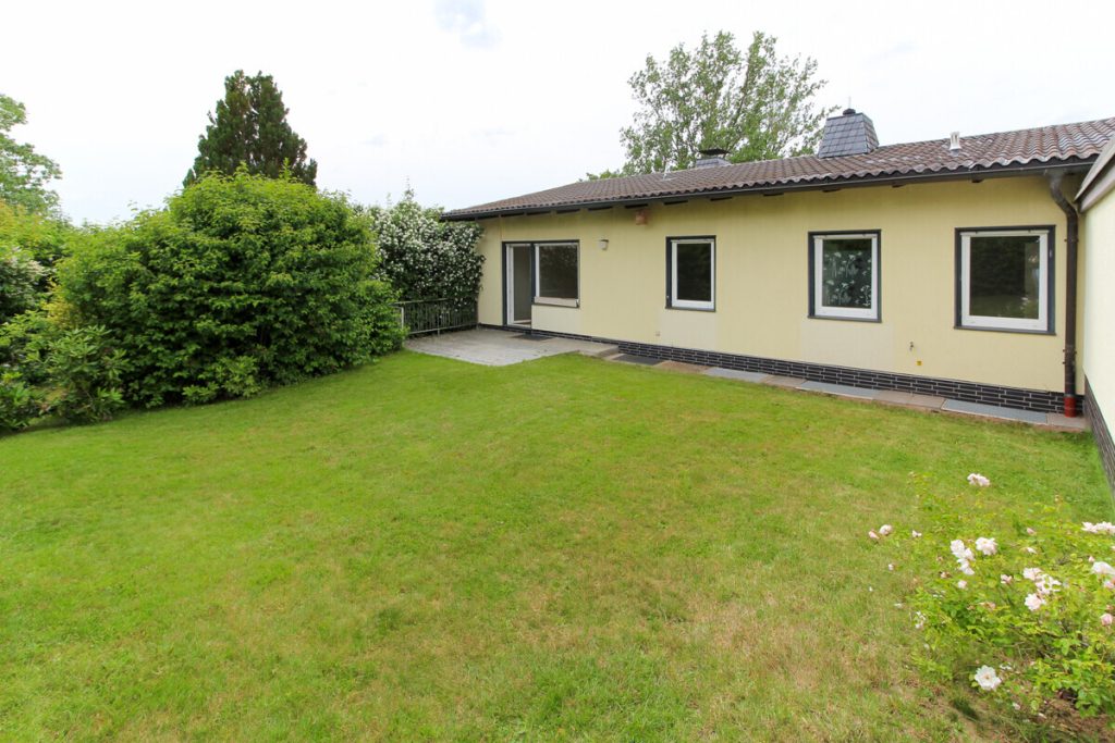 VR Immobilien GmbH - Immobilienangebot - Petersberg - Alle - Attraktive 4-Zimmer-Wohnung in Petersberg mit Terrasse, Balkon und großem Garten