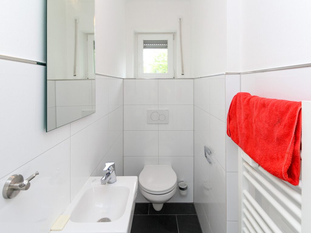 VR Immobilien GmbH - Immobilienangebot - Petersberg - Alle - Attraktive 4-Zimmer-Wohnung in Petersberg mit Terrasse, Balkon und großem Garten