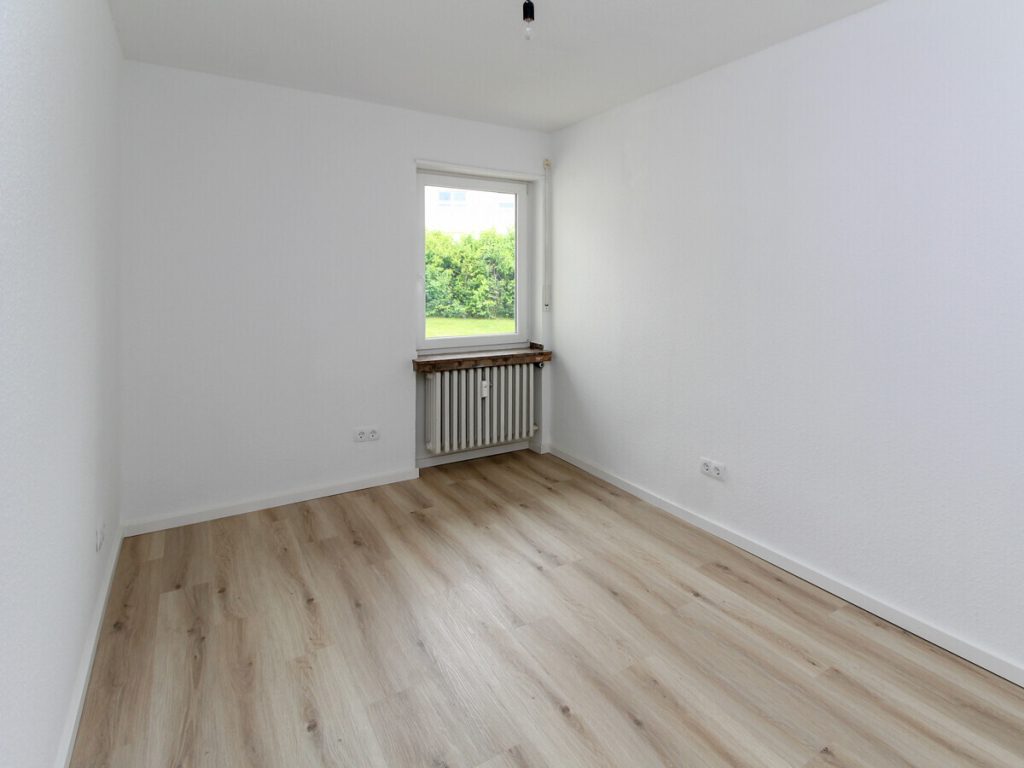 VR Immobilien GmbH - Immobilienangebot - Petersberg - Alle - Attraktive 4-Zimmer-Wohnung in Petersberg mit Terrasse, Balkon und großem Garten