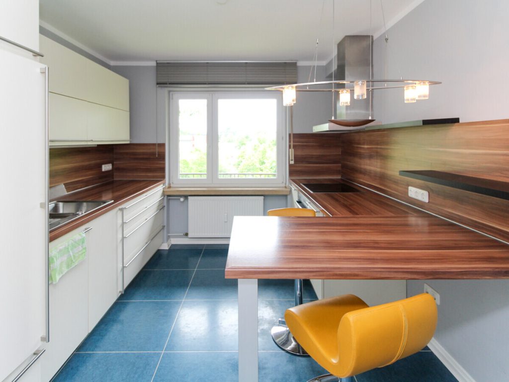 VR Immobilien GmbH - Immobilienangebot - Petersberg - Alle - Attraktive 4-Zimmer-Wohnung in Petersberg mit Terrasse, Balkon und großem Garten