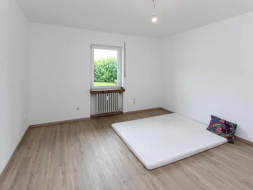 VR Immobilien GmbH - Immobilienangebot - Petersberg - Alle - Attraktive 4-Zimmer-Wohnung in Petersberg mit Terrasse, Balkon und großem Garten
