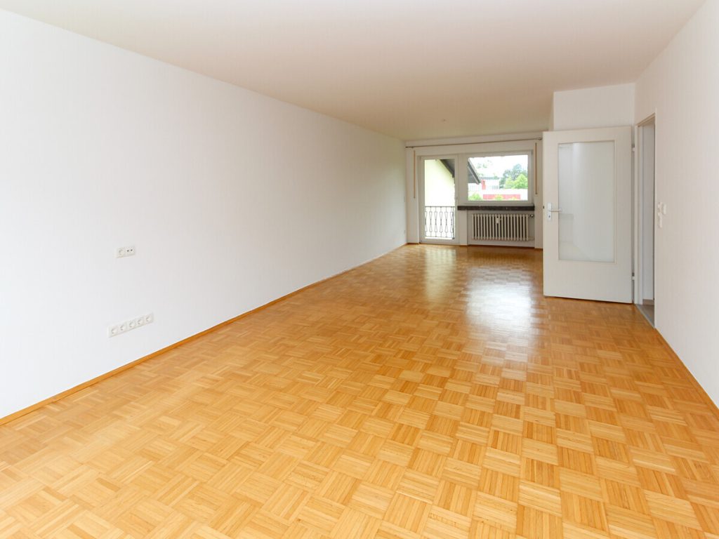 VR Immobilien GmbH - Immobilienangebot - Petersberg - Alle - Attraktive 4-Zimmer-Wohnung in Petersberg mit Terrasse, Balkon und großem Garten