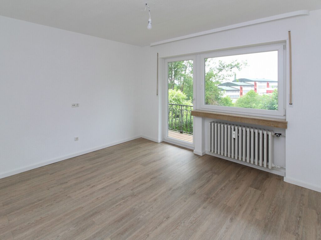 VR Immobilien GmbH - Immobilienangebot - Petersberg - Alle - Attraktive 4-Zimmer-Wohnung in Petersberg mit Terrasse, Balkon und großem Garten