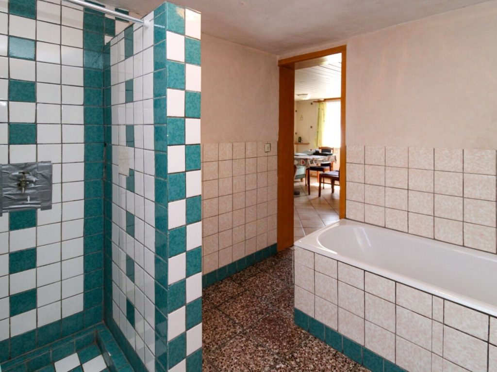 VR Immobilien GmbH - Immobilienangebot - Kaltennordheim - Alle - Hofanlage mit Scheune und Entwicklungspotenzial in Unterweid