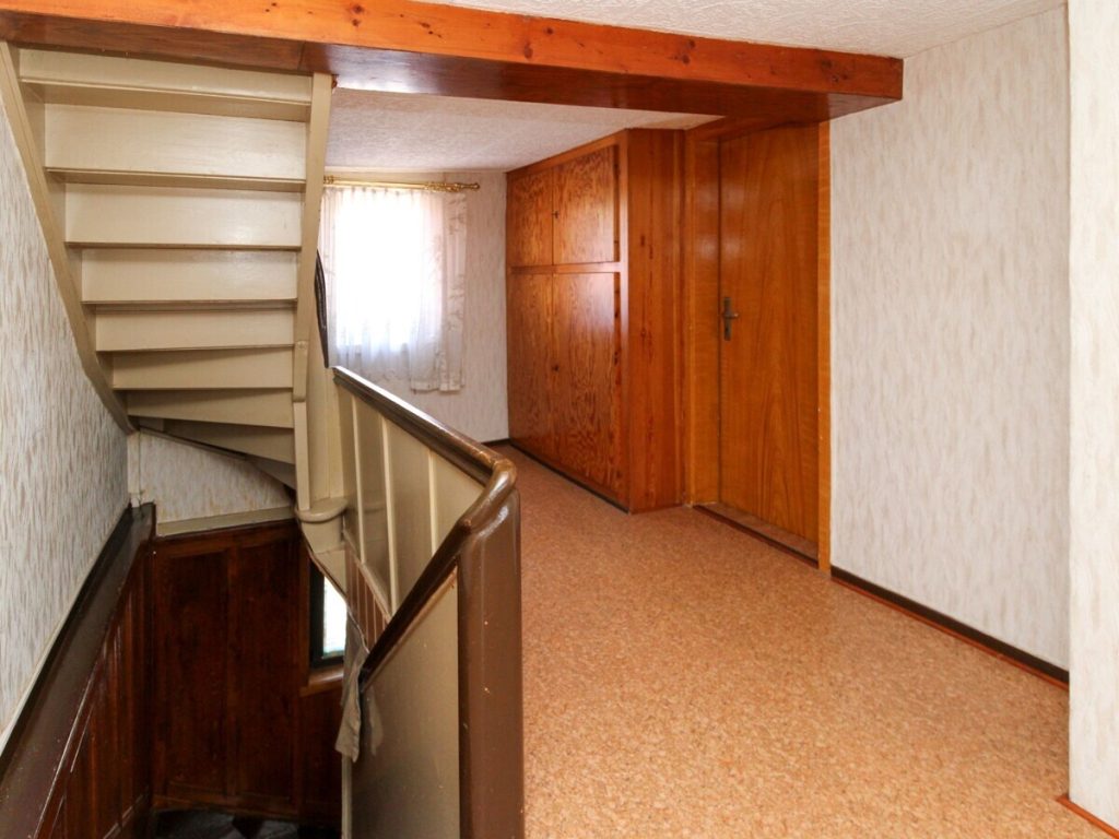 VR Immobilien GmbH - Immobilienangebot - Kaltennordheim - Alle - Hofanlage mit Scheune und Entwicklungspotenzial in Unterweid