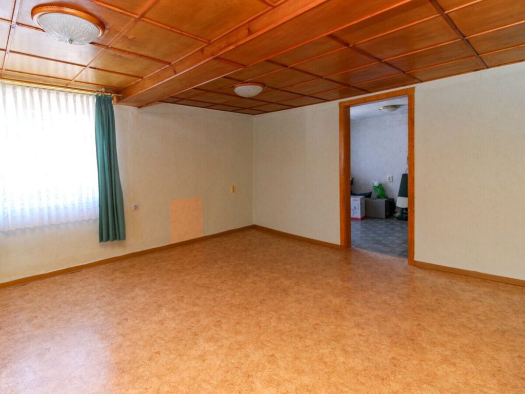 VR Immobilien GmbH - Immobilienangebot - Kaltennordheim - Alle - Hofanlage mit Scheune und Entwicklungspotenzial in Unterweid