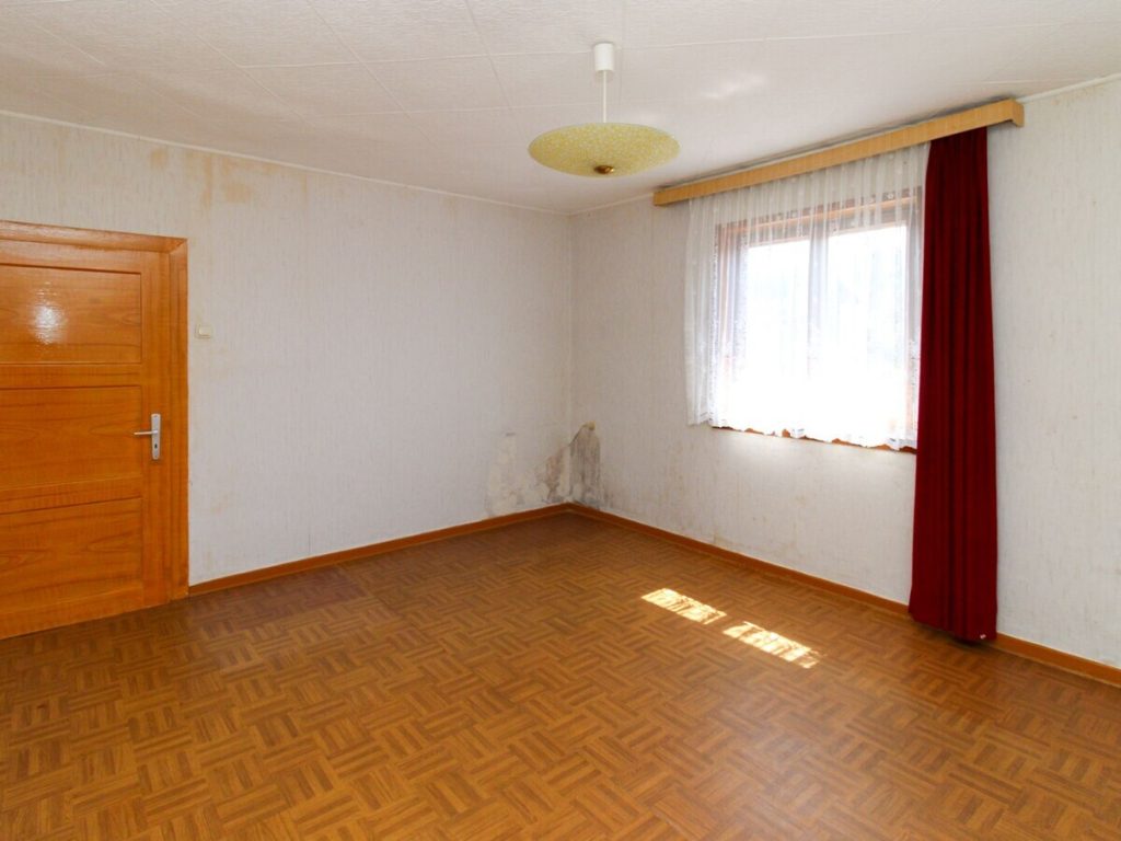 VR Immobilien GmbH - Immobilienangebot - Kaltennordheim - Alle - Hofanlage mit Scheune und Entwicklungspotenzial in Unterweid