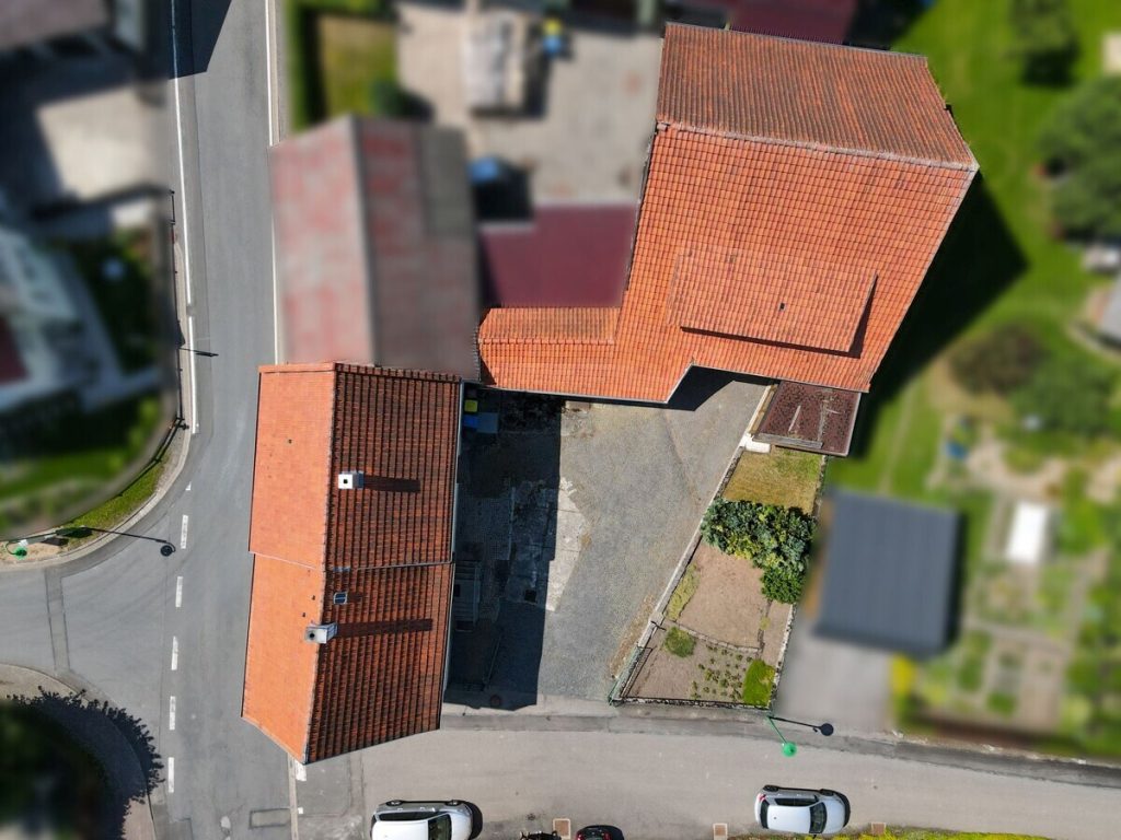 VR Immobilien GmbH - Immobilienangebot - Kaltennordheim - Alle - Hofanlage mit Scheune und Entwicklungspotenzial in Unterweid